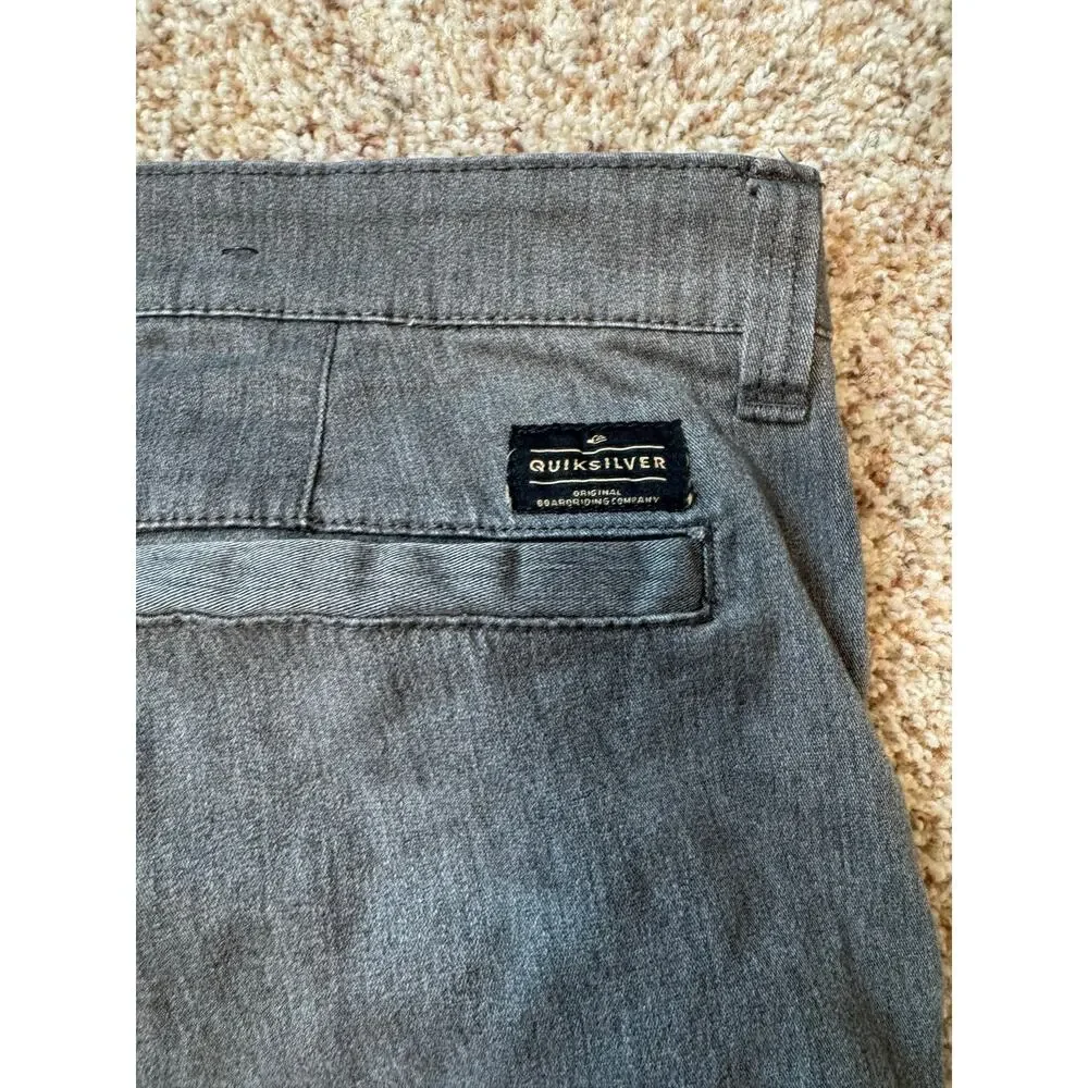 Quiksilver Mens Pants, size 38, Khaki, Straight fit; charcoal gray